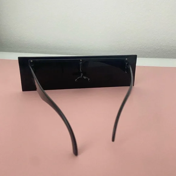 Rectangle Fashion Sunglasses - Picture 2 of 3